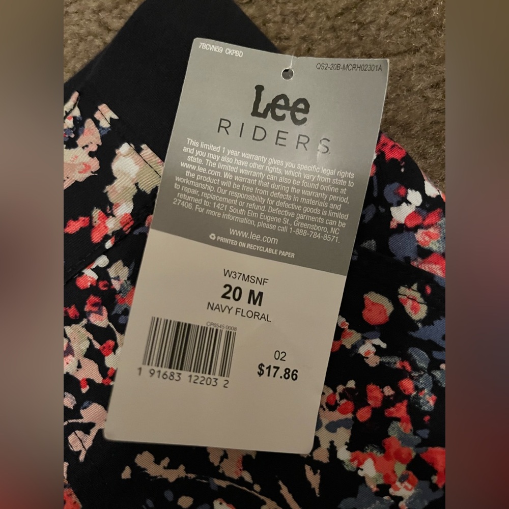 Lee Navy Floral Patterned Shorts - Picture 2 of 4